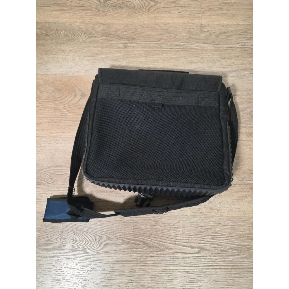 Targus Laptop Messenger Bag Black Blue Padded Shoulder Strap Carry Case